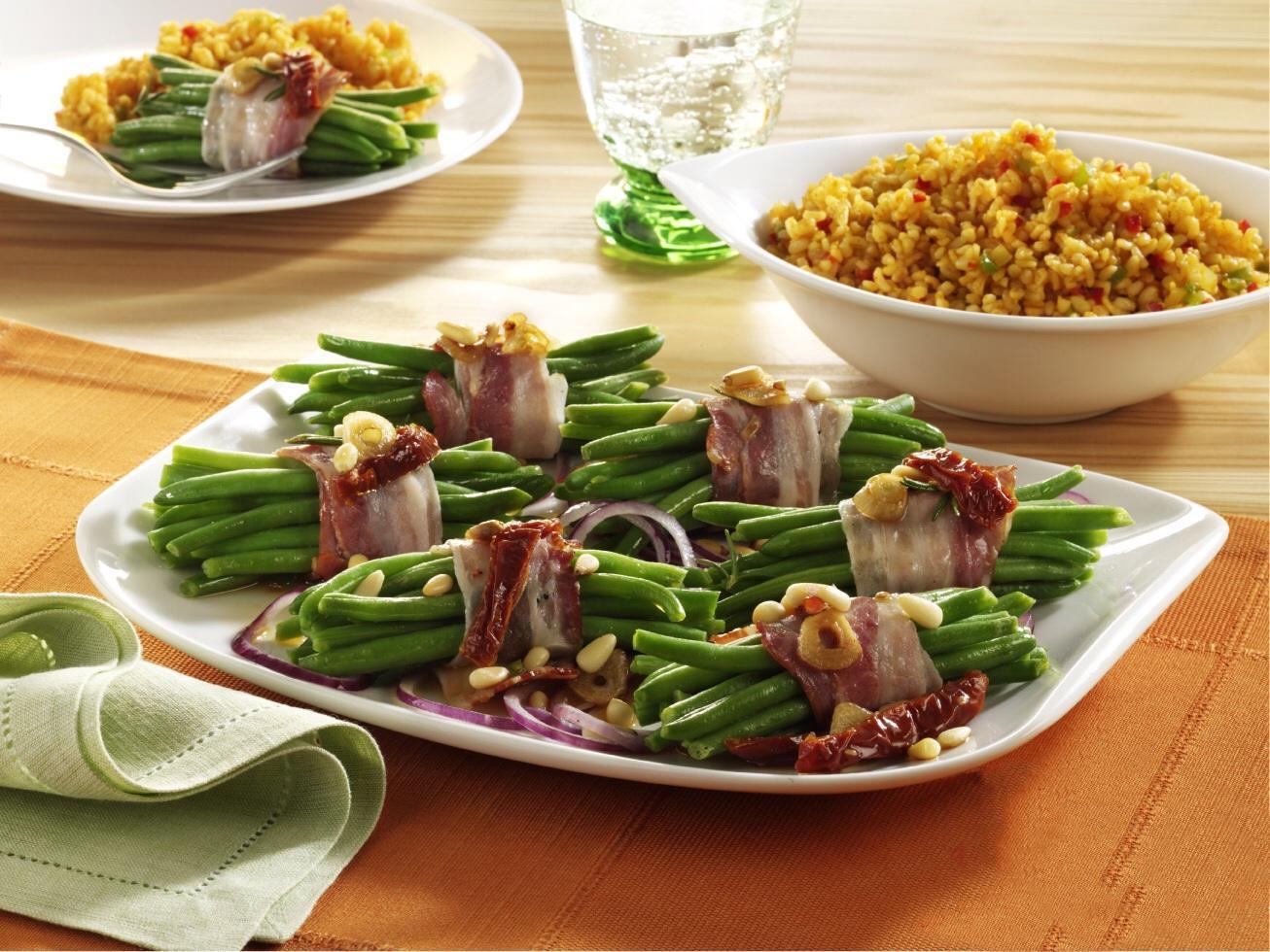 Boontjes gerold in spek